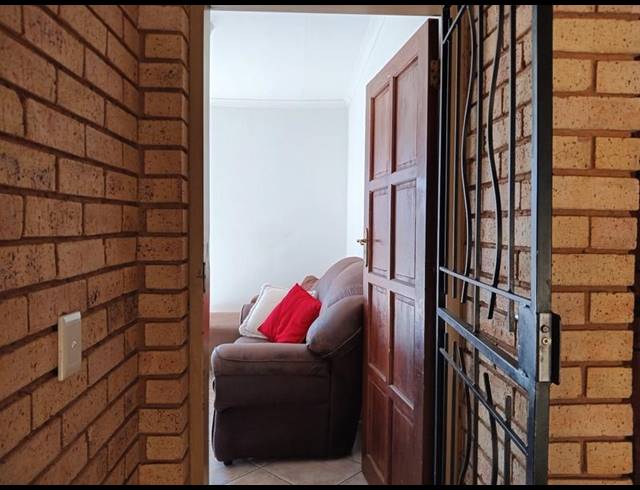 2 BEDROOM HOUSE FOR SALE IN GREENHILLS